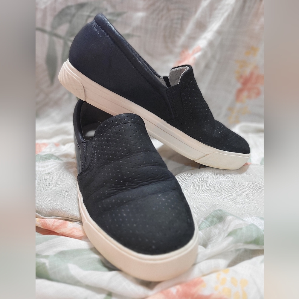 Black shoes